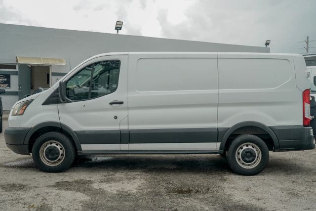 
								2017 Ford Transit 250 Van Low Roof w/60/40 Side Door w/RWB Van 3D full									