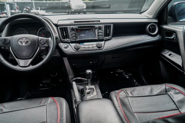 
								2018 Toyota RAV4 XLE Sport Utility 4D full									