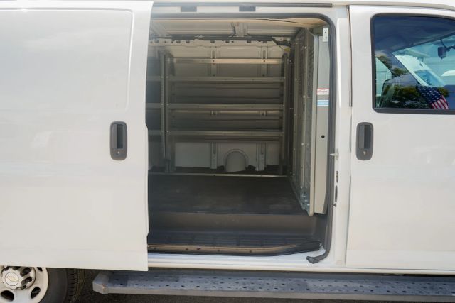 
								2021 Chevrolet Express 2500 Cargo Regular Van 3D full									