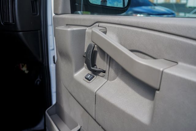 
								2017 Chevrolet Express 2500 Cargo Extended Van 3D full									