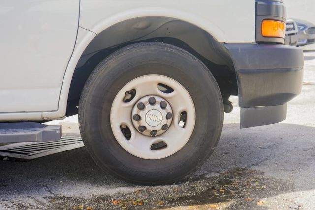 
								2021 Chevrolet Express 2500 Cargo Regular Van 3D full									