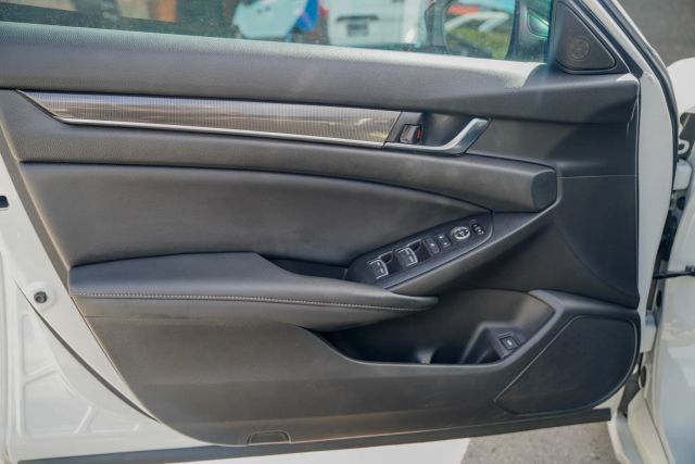 
								2021 Honda Accord Sport Sedan 4D full									