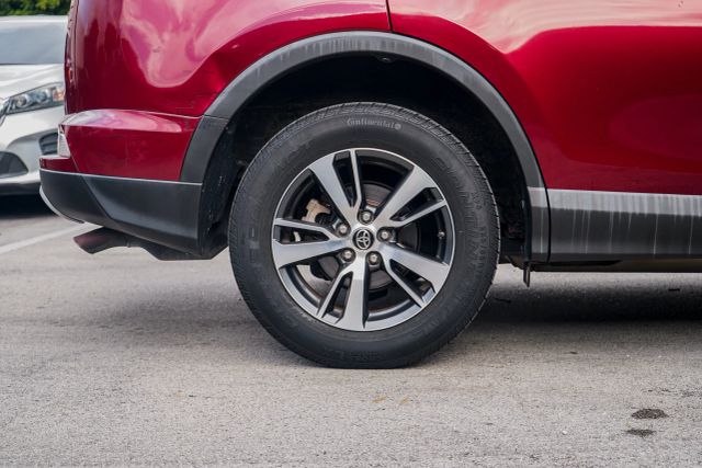 
								2018 Toyota RAV4 XLE Sport Utility 4D full									