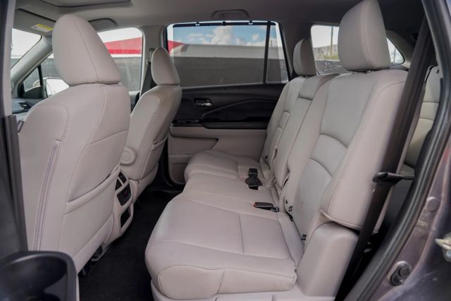 
								2020 Honda Pilot EX-L Sport Utility 4D full									