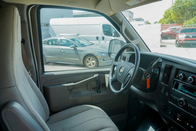 
								2021 Chevrolet Express 2500 Cargo Regular Van 3D full									