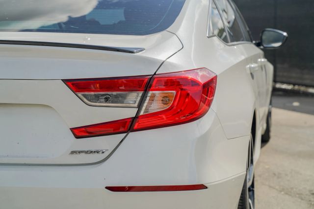 
								2021 Honda Accord Sport Sedan 4D full									