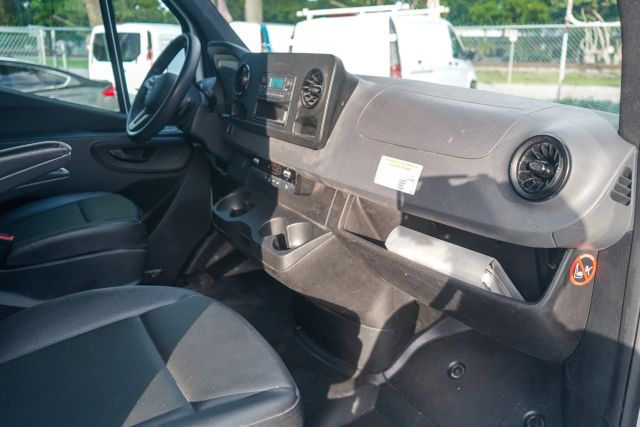 
								2021 Mercedes-Benz Sprinter 2500 Cargo High Roof w/144  WB Van 3D full									