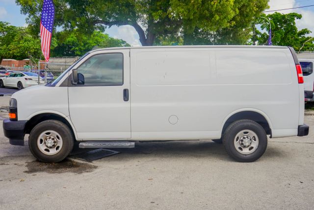 
								2021 Chevrolet Express 2500 Cargo Regular Van 3D full									