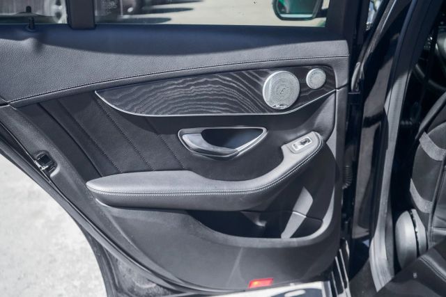 
								2017 Mercedes-Benz C-Class C 300 4MATIC Sedan 4D full									