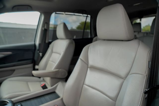 
								2020 Honda Pilot EX-L Sport Utility 4D full									