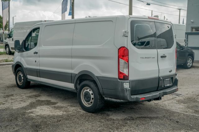 
								2017 Ford Transit 250 Van Low Roof w/60/40 Side Door w/RWB Van 3D full									