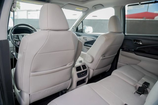 
								2020 Honda Pilot EX-L Sport Utility 4D full									