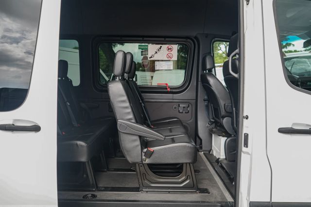 
								2021 Mercedes-Benz Sprinter 2500 Passenger High Roof w/144  WB Van 3D full									