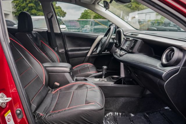 
								2018 Toyota RAV4 XLE Sport Utility 4D full									