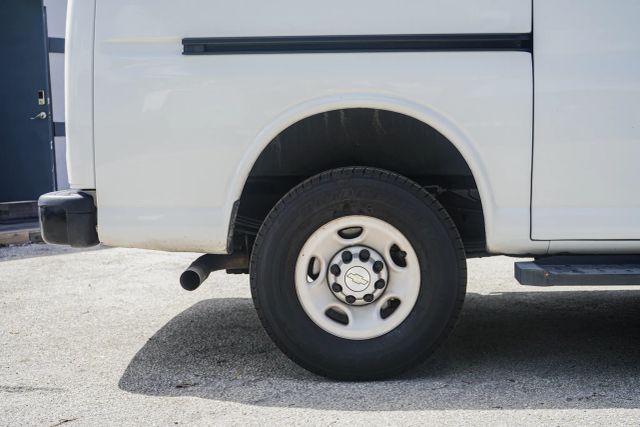 
								2017 Chevrolet Express 2500 Cargo Extended Van 3D full									