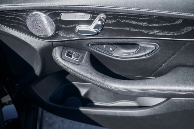 
								2017 Mercedes-Benz C-Class C 300 4MATIC Sedan 4D full									