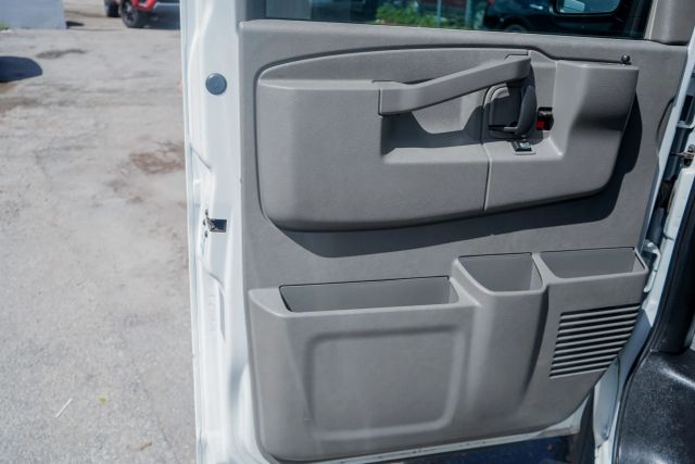 
								2021 Chevrolet Express 2500 Cargo Regular Van 3D full									