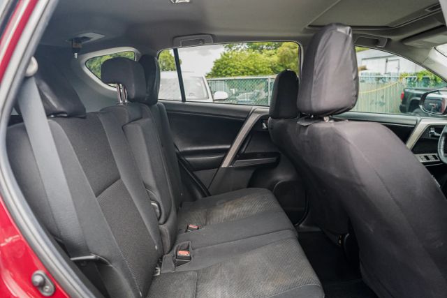 
								2018 Toyota RAV4 XLE Sport Utility 4D full									