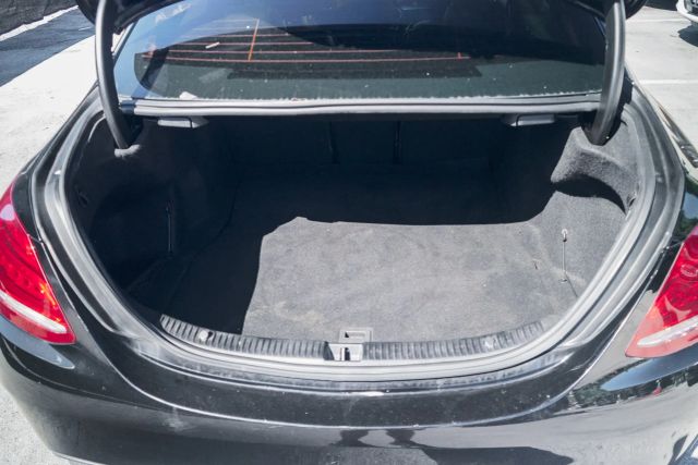 
								2017 Mercedes-Benz C-Class C 300 4MATIC Sedan 4D full									