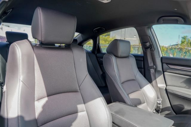 
								2021 Honda Accord Sport Sedan 4D full									