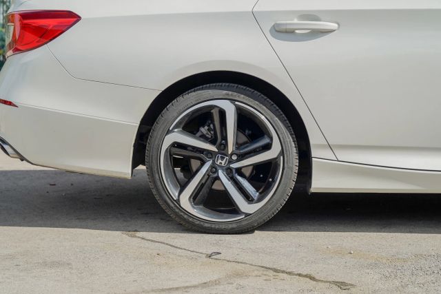 
								2021 Honda Accord Sport Sedan 4D full									