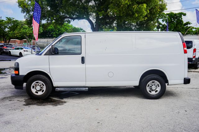 
								2017 Chevrolet Express 2500 Cargo Extended Van 3D full									