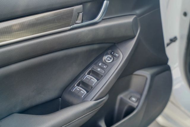 
								2021 Honda Accord Sport Sedan 4D full									