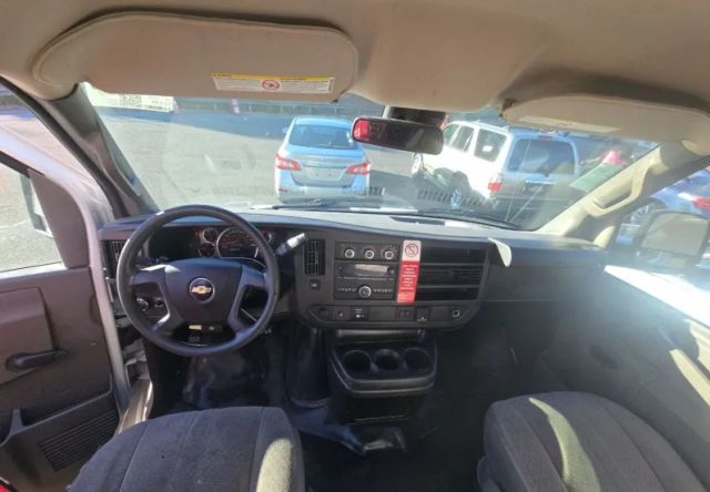 
								2020 Chevrolet Express Commercial Cutaway Cutaway Van 2D full									