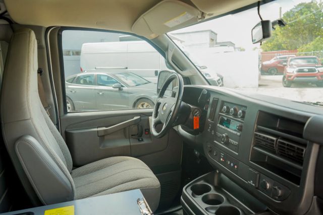 
								2021 Chevrolet Express 2500 Cargo Regular Van 3D full									