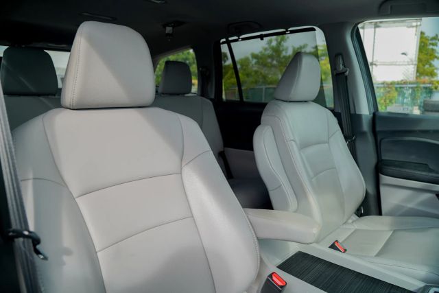 
								2020 Honda Pilot EX-L Sport Utility 4D full									