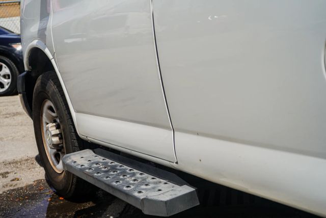 
								2017 Chevrolet Express 2500 Cargo Extended Van 3D full									