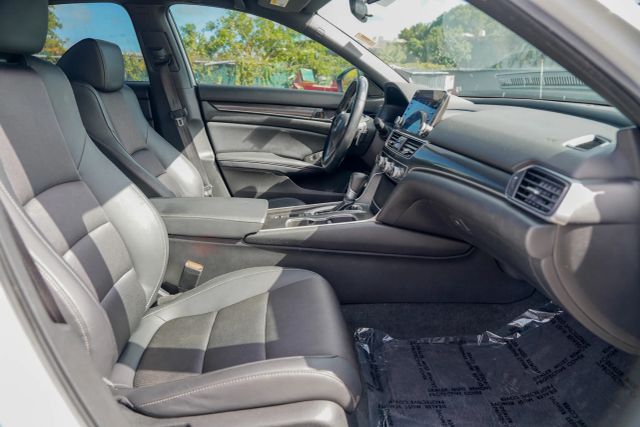 
								2021 Honda Accord Sport Sedan 4D full									