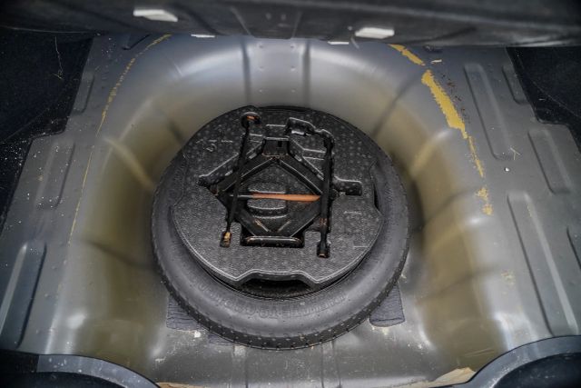 
								2023 Hyundai Elantra SE Sedan 4D full									