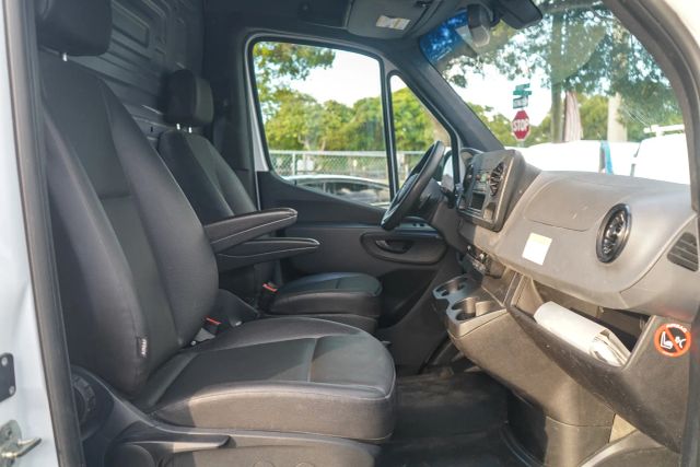 
								2021 Mercedes-Benz Sprinter 2500 Cargo High Roof w/144  WB Van 3D full									