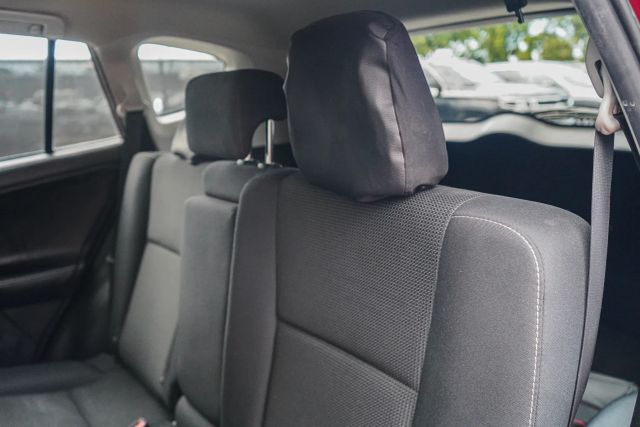 
								2018 Toyota RAV4 XLE Sport Utility 4D full									