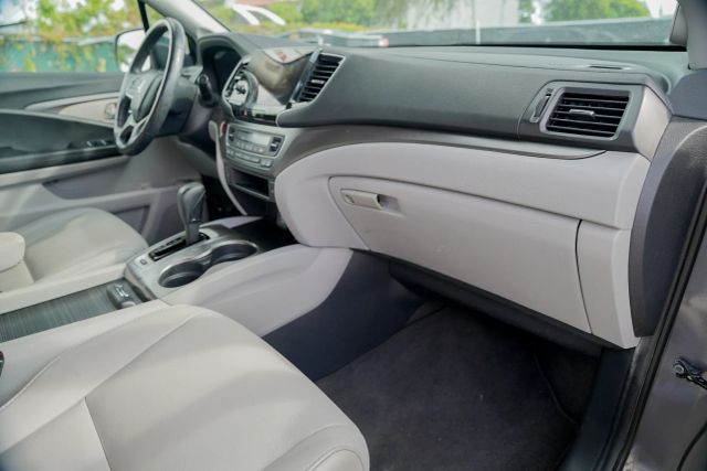 
								2020 Honda Pilot EX-L Sport Utility 4D full									