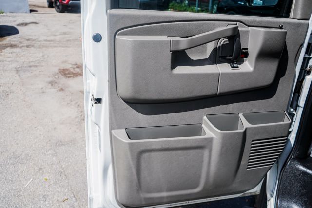 
								2017 Chevrolet Express 2500 Cargo Extended Van 3D full									