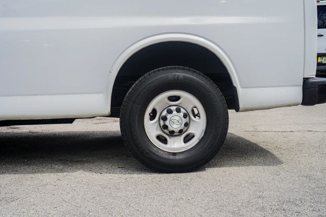 
								2017 Chevrolet Express 2500 Cargo Extended Van 3D full									