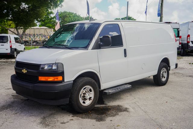 
								2017 Chevrolet Express 2500 Cargo Extended Van 3D full									