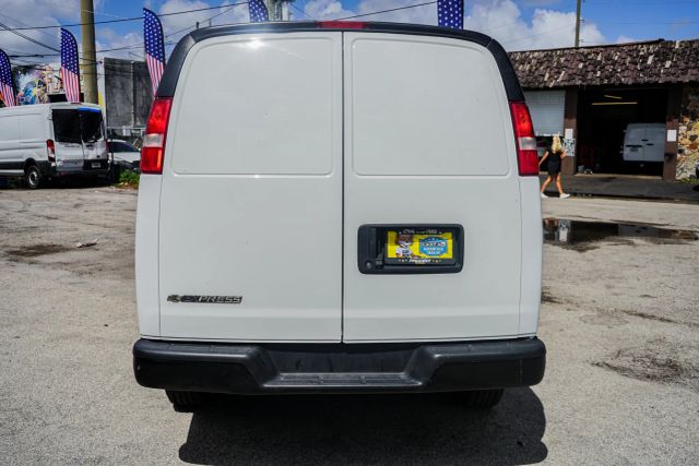 
								2017 Chevrolet Express 2500 Cargo Extended Van 3D full									