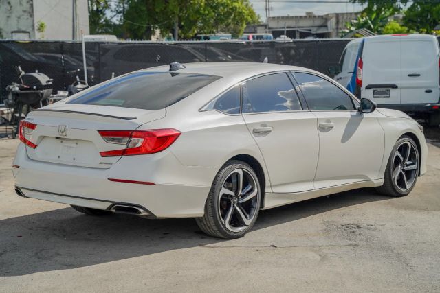 
								2021 Honda Accord Sport Sedan 4D full									