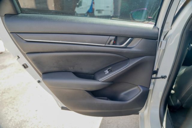 
								2021 Honda Accord Sport Sedan 4D full									