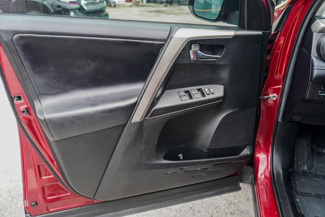 
								2018 Toyota RAV4 XLE Sport Utility 4D full									