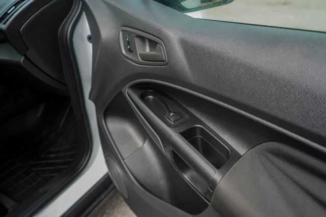 
								2016 Ford Transit Connect Cargo XL Van 4D full									