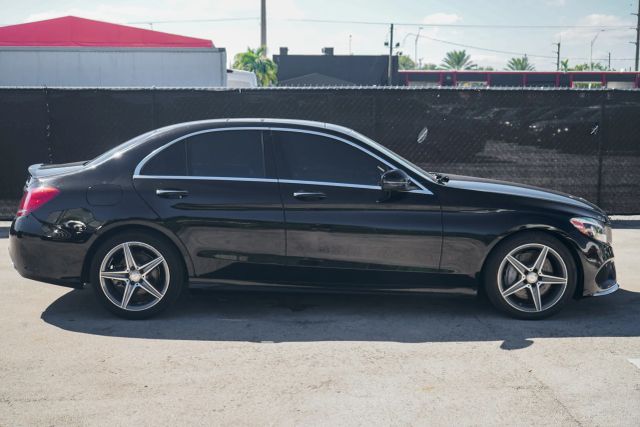 
								2017 Mercedes-Benz C-Class C 300 4MATIC Sedan 4D full									