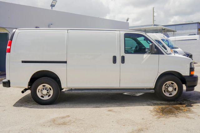
								2021 Chevrolet Express 2500 Cargo Regular Van 3D full									