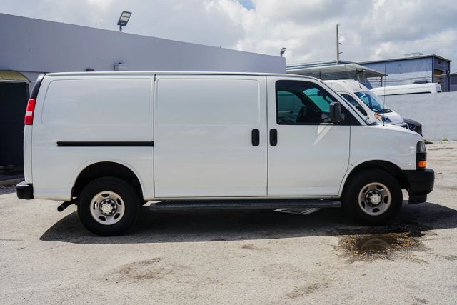 
								2017 Chevrolet Express 2500 Cargo Extended Van 3D full									
