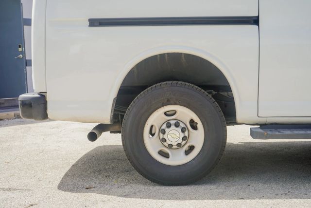 
								2021 Chevrolet Express 2500 Cargo Regular Van 3D full									