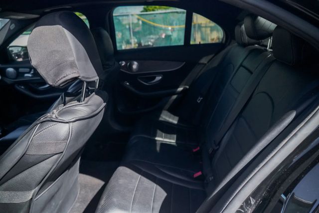 
								2017 Mercedes-Benz C-Class C 300 4MATIC Sedan 4D full									