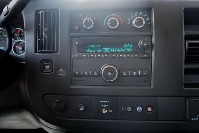 
								2017 Chevrolet Express 2500 Cargo Extended Van 3D full									